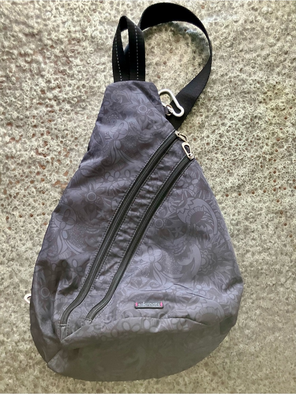 Sakroots Sling Backpack – shoulder Crossbody bag with multiple zipper pockets